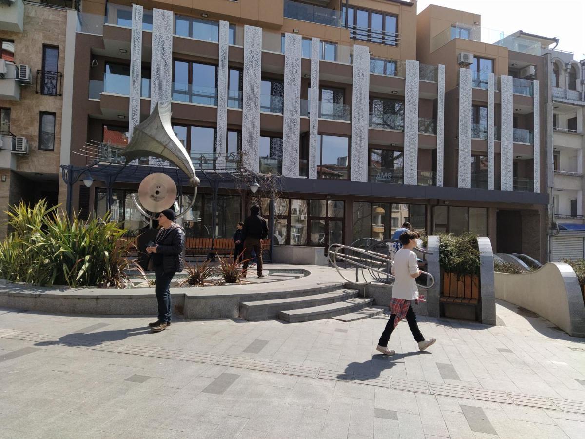 Apartment Center Gramophone With Private Parking Burgas