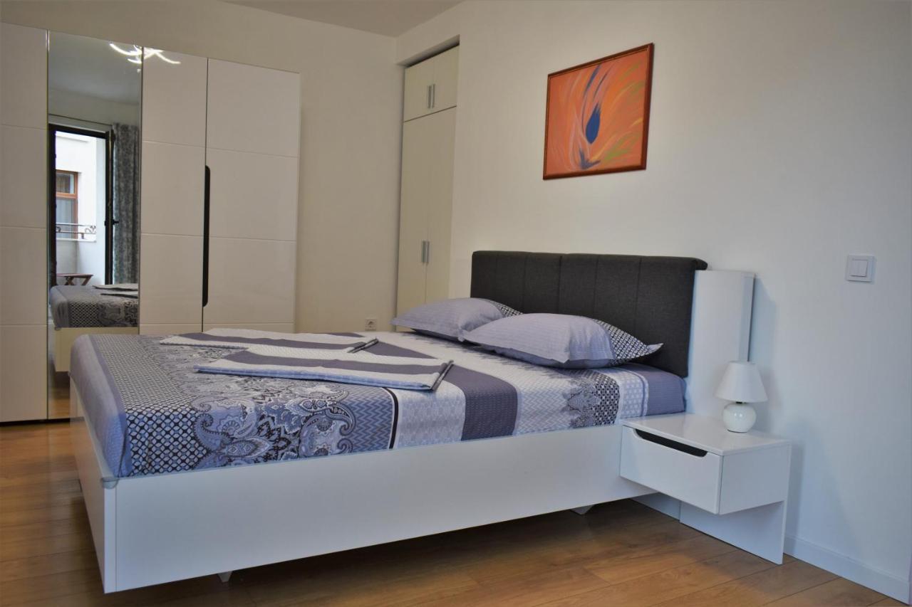 Center Gramophone With Private Parking Apartment