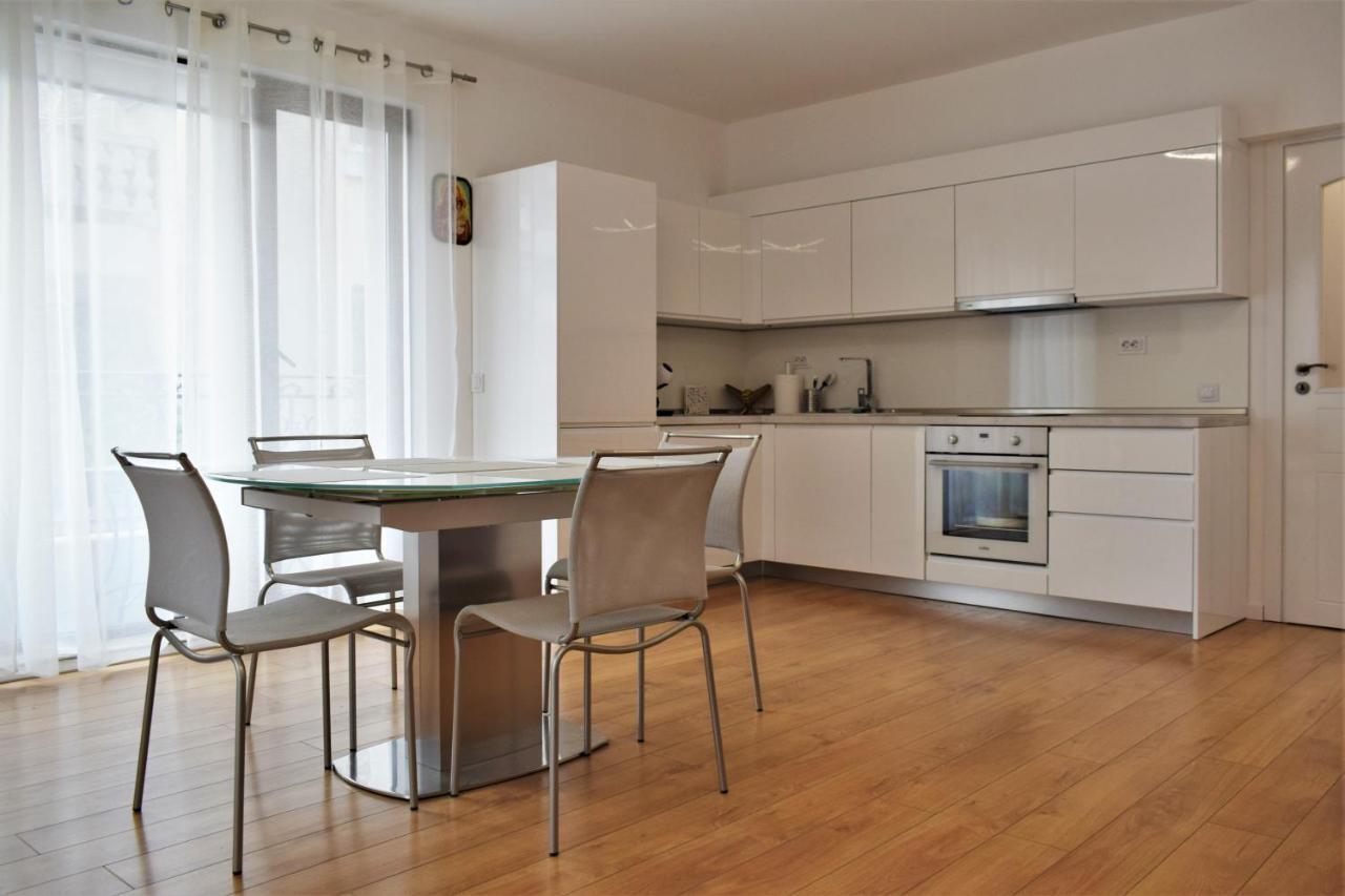 Center Gramophone With Private Parking Apartment Burgas