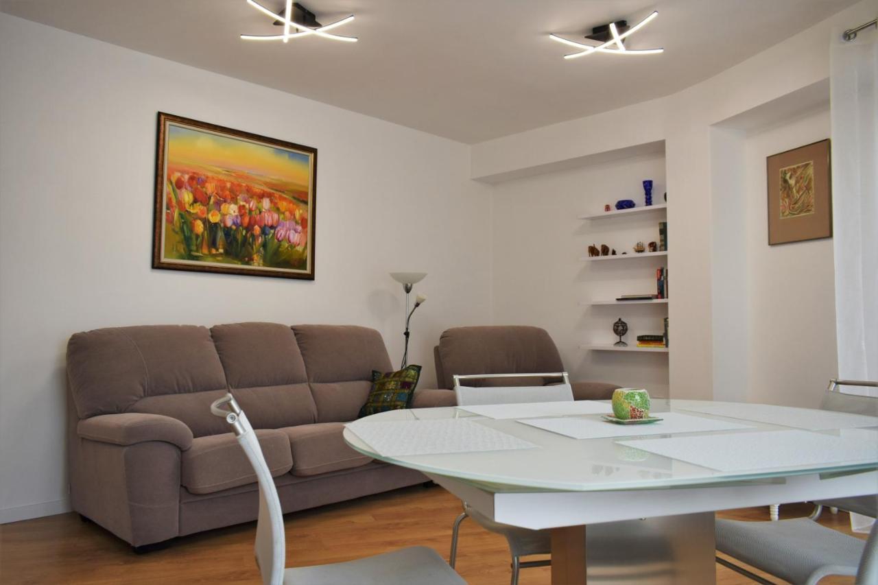 Center Gramophone With Private Parking Burgas